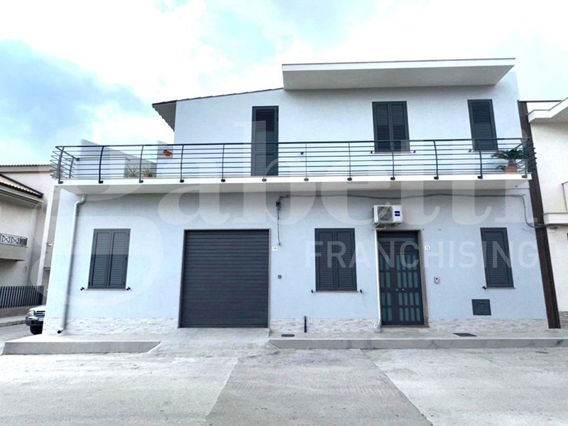 Casa Indipendente in Vendita a Avola, 300'000€, 150 m²