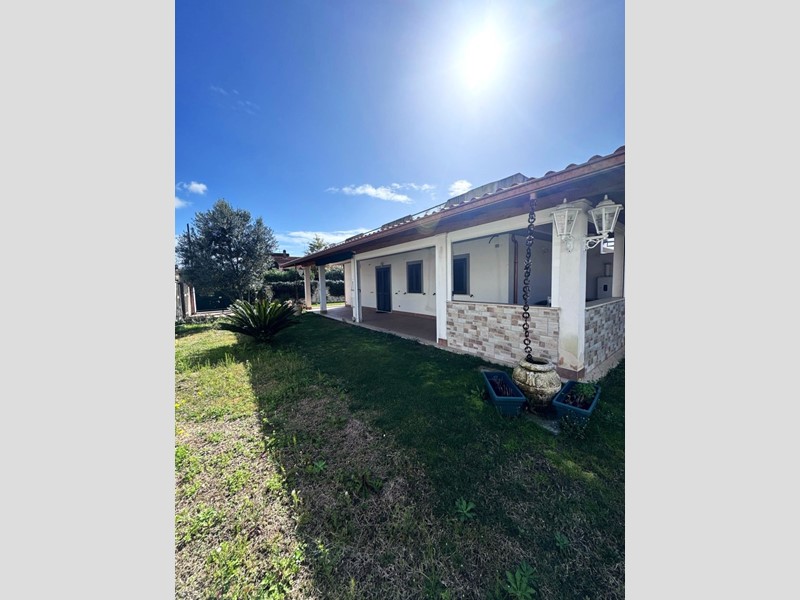 Villa in Vendita a San Felice Circeo, 235'000€, 96 m²