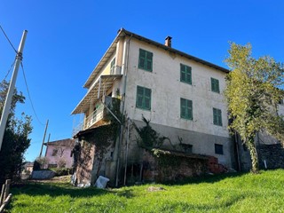Casa Semi Indipendente in Vendita a Maissana, zona Cembrano, 100'000€, 181 m²