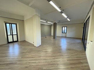 Immobile commerciale in Vendita a Sanremo, 250'000€, 90 m²