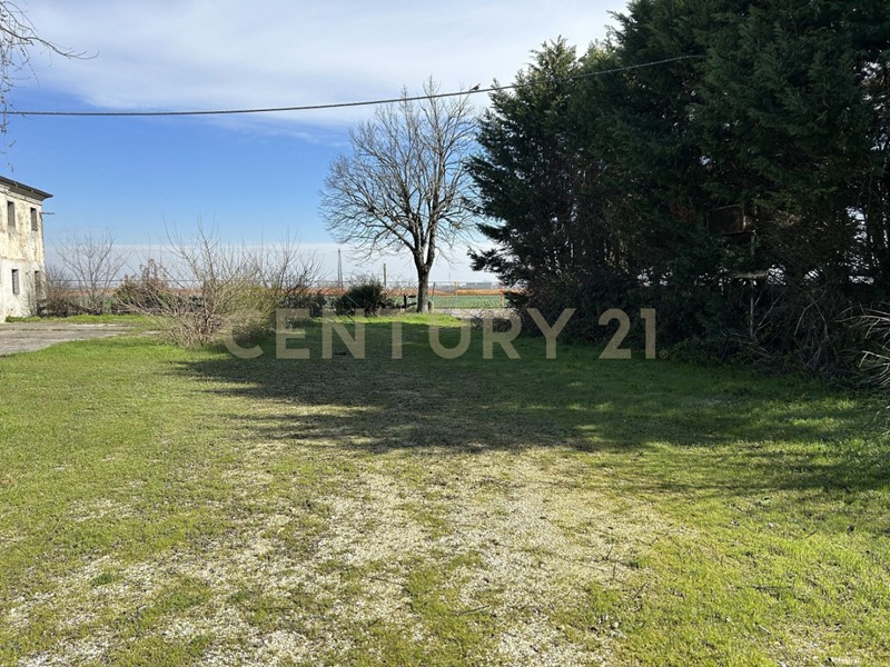 Immobile commerciale in Vendita a Bovolone, 800'000€, 1944 m²