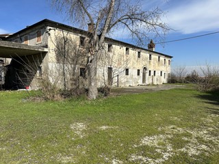 Immobile commerciale in Vendita a Bovolone, 800'000€, 1944 m²