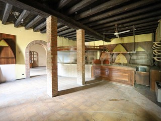 Immobile commerciale in Vendita a Bovolone, 500'000€, 384 m²