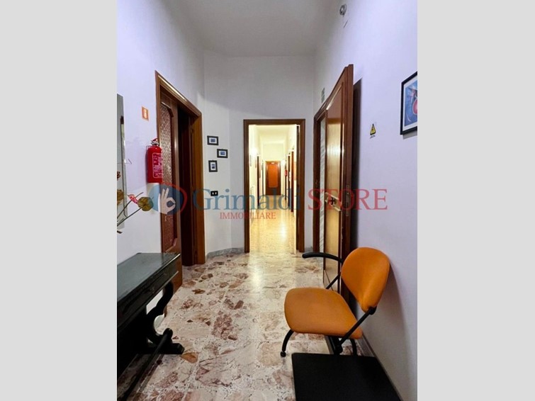 Immobile commerciale in Vendita a Cavallino, 350'000€, 405 m²