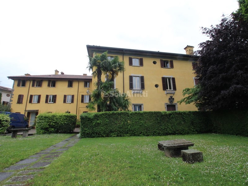 Trilocale in Affitto a Oggiono, 800€, 107 m², arredato, con Box