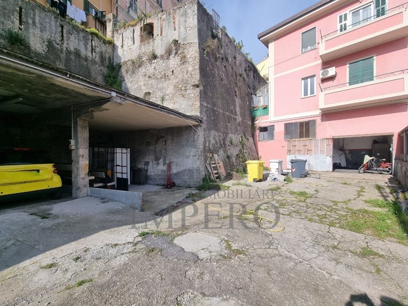 Magazzino in Vendita a Ventimiglia, zona Borgo, 260'000€, 149 m²