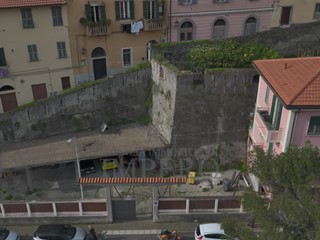 Magazzino in Vendita a Ventimiglia, zona Borgo, 260'000€, 149 m²