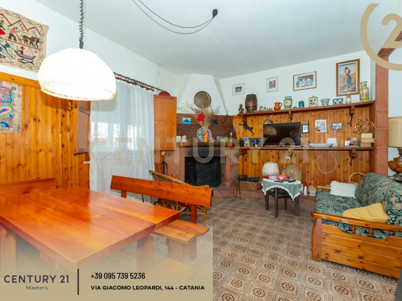 Casa Indipendente in Vendita a Pedara, 239'000€, 240 m², con Box
