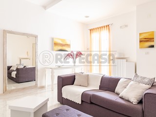 Bilocale in Vendita a Bisceglie, zona C.so Umberto, 130'000€, 75 m²