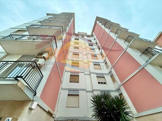 Appartamento in Vendita a Siracusa, zona Panagia, 90'000&euro;, 125 m²