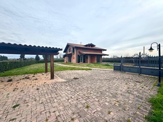 Villa in Vendita a Empoli, 1'050'000€, 250 m²