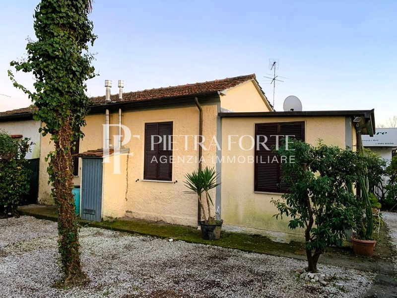 Casa Semi Indipendente in Vendita a Forte dei Marmi, 650'000€, 55 m², arredato