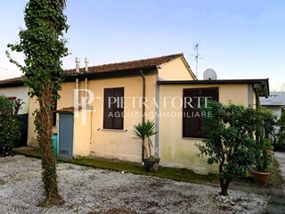 Casa Semi Indipendente in Vendita a Forte dei Marmi, 650'000€, 55 m², arredato