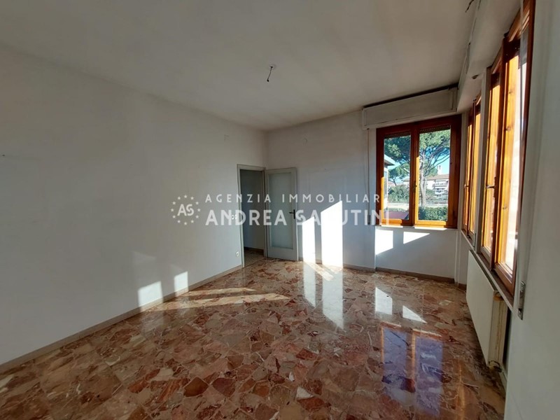 Appartamento in Vendita a Pontedera, 140'000€, 90 m², con Box