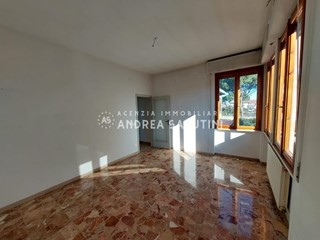 Appartamento in Vendita a Pontedera, 140'000€, 90 m², con Box