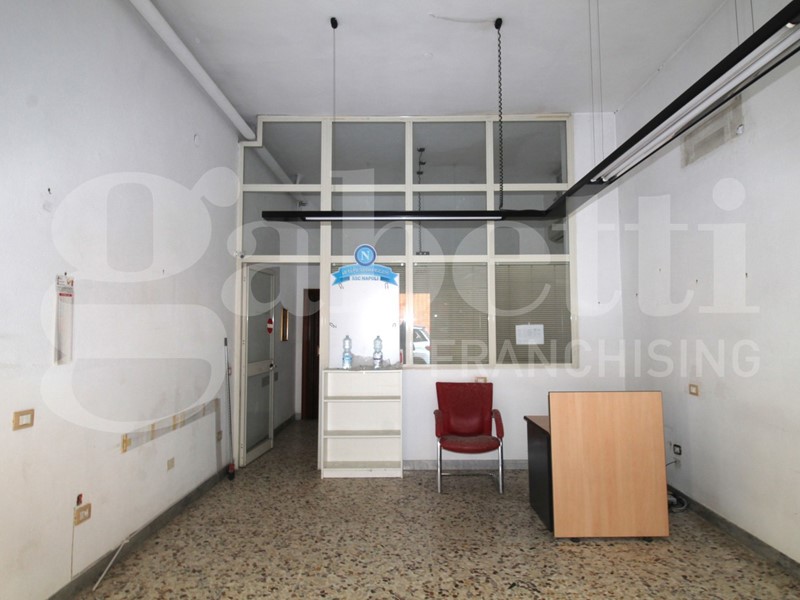 Negozio in Vendita a Arzano, 270'000€, 522 m²