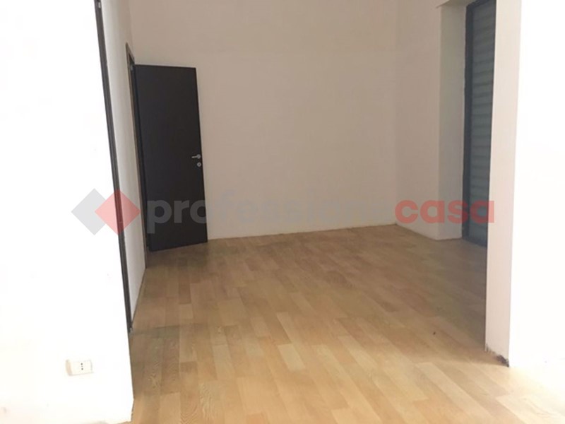 Negozio in Affitto a Arezzo, 700€, 37 m²