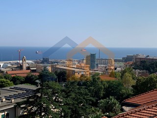 Appartamento in Vendita a Savona, 325'000€, 177 m²