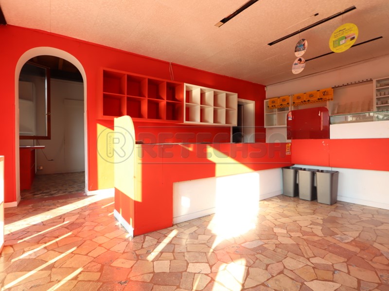 Immobile commerciale in Affitto a Vicenza, 650€, 75 m², arredato