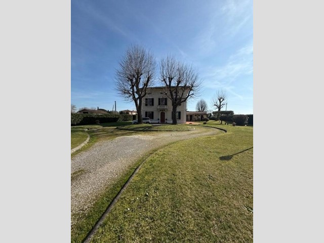 Villa in Vendita a Fucecchio, zona Querce, 520'000€, 300 m², arredato