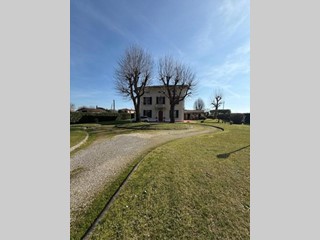 Villa in Vendita a Fucecchio, zona Querce, 520'000€, 300 m², arredato