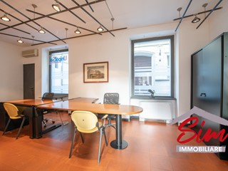 Ufficio in Affitto a Novara, zona Centro storico, 1'300€, 65 m², arredato