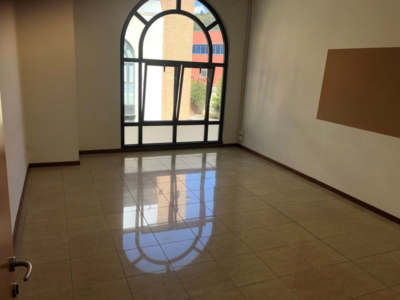 Ufficio in Affitto a Corciano, zona ELLERA, 500€, 94 MQ