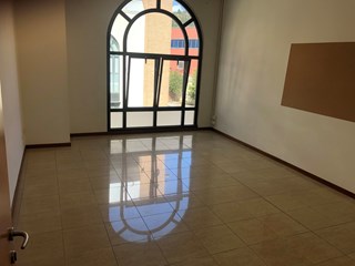 Ufficio in Affitto a Corciano, zona ELLERA, 500€, 94 MQ