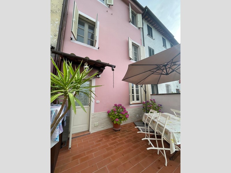 Casa Indipendente in Vendita a Capannori, zona Carraia, 275'000€, 180 m², arredato