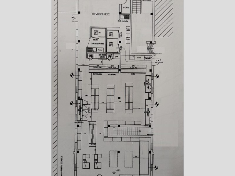 Attività commerciale in Vendita a Massarosa, 380'000€, 450 m²
