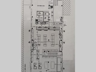 Attività commerciale in Vendita a Massarosa, 380'000€, 450 m²