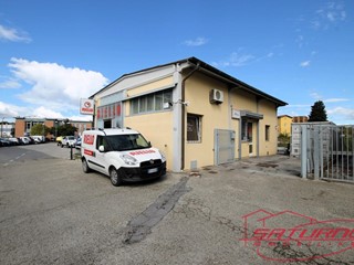 Capannone in Vendita a Lucca, zona San Marco, 150'000€, 102 m²