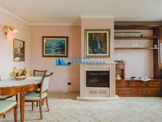 Trilocale in Vendita a Massa, zona Marina di Massa, 280'000€, 75 m², arredato