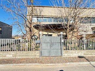 Appartamento in Vendita a Cascina, 295'000€, 200 m², con Box