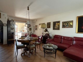 Villa bifamiliare in Vendita a Roma, 430'000€, 180 m²
