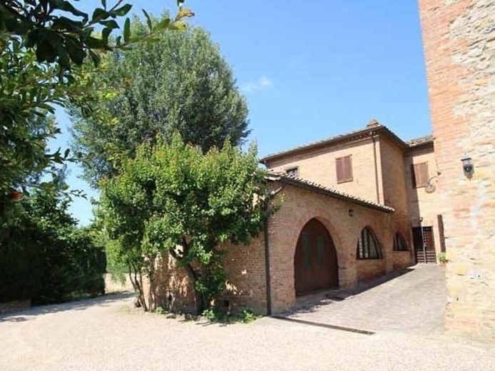 Casa Semi Indipendente in Vendita a Sovicille, zona San Rocco a Pilli, 550'000€, 180 m², con Box