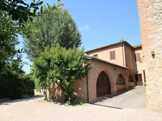 Casa Semi Indipendente in Vendita a Sovicille, zona San Rocco a Pilli, 550'000€, 180 m², con Box
