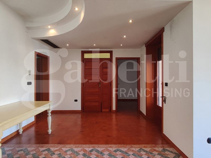 Appartamento in Vendita a Racale, 155'000€, 285 m²