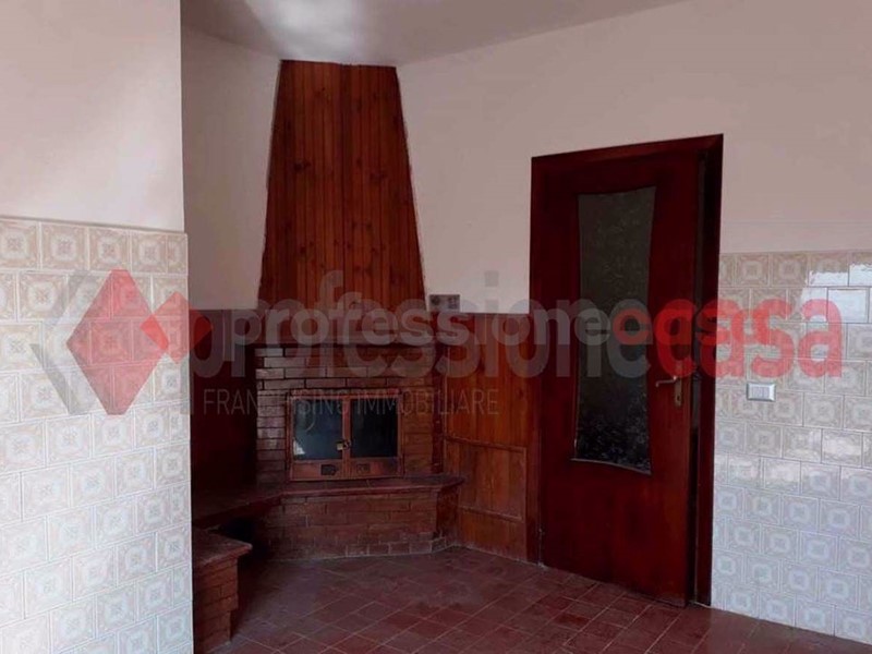 Villa in Vendita a Cervaro, 129'000€, 250 m²