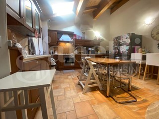 Appartamento in Vendita a Alto Reno Terme, 105'000€, 139 m², arredato