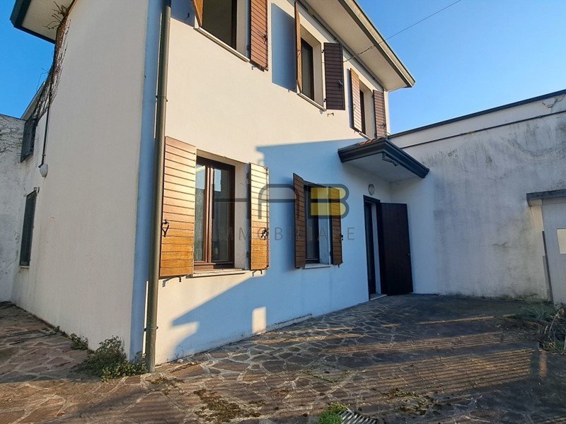 Casa Indipendente in Vendita a Padova, zona San Antonino, 140'000€, 90 m²