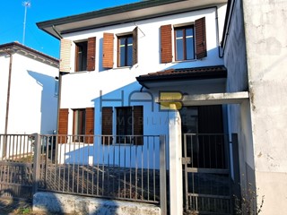 Casa Indipendente in Vendita a Padova, zona San Antonino, 140'000€, 90 m²
