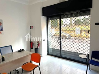 Capannone in Affitto a Seregno, zona Centro, 1'280€, 70 m²