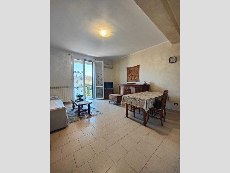 Quadrilocale in Vendita a Licciana Nardi, 75'000€, 74 m², arredato