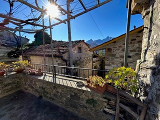 Casa Semi Indipendente in Vendita a Casola in Lunigiana, zona luscignano, 250'000€, 255 m²