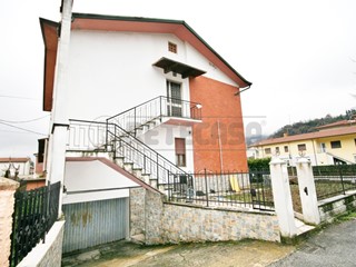 Casa Semi Indipendente in Vendita a Chiampo, 153'000&euro;, 130 m², con Box