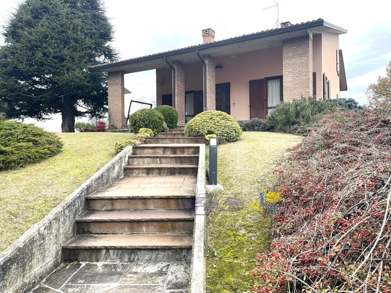 Casa Indipendente in Vendita a Traversetolo, 640'000€, 410 m²