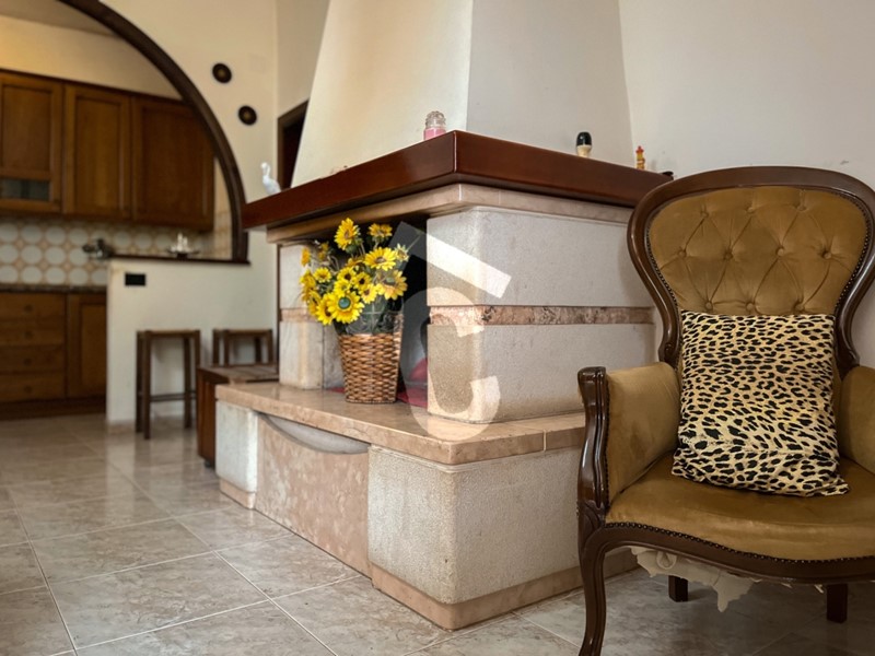 Casa Indipendente in Vendita a Castelbellino, zona Scorcelletti, 230'000€, 461 m², con Box