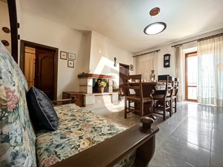 Casa Indipendente in Vendita a Castelbellino, zona Scorcelletti, 230'000€, 461 m², con Box