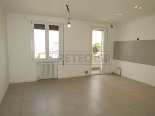 Appartamento in Vendita a Camposampiero, zona CAMPOSAMPIERO, 189'000€, 136 m²